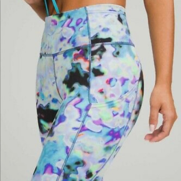 ISO Lululemon SeaWheeze 2021 Fast and Free 25” Tight Euphoria, size 6 - Picture 4 of 4